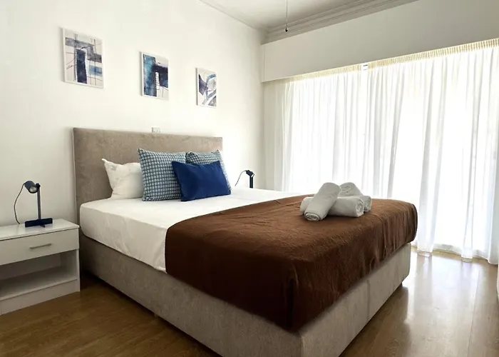 Modern 3bdr_top Floor_lux_suite_balcony Διαμέρισμα